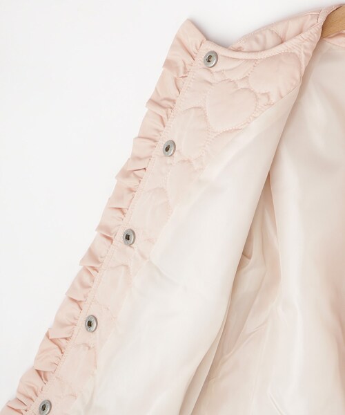 SHOO・LA・RUE（シューラルー）の「【100-150cm】ハートキルトノーカラーブルゾン（ブルゾン・キッズ・ピンク/サックスブルー/ブラック・10/11/12/13/14/15 ）」の4枚目の写真