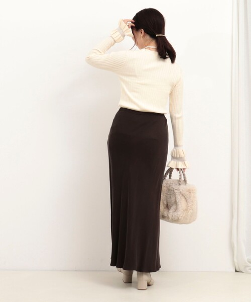 fredy couleur（フレディクルール）の「袖口フリルリブニット（ニット/セーター・レディース・オフホワイト/チャコールグレー/ブラック・38）」の7枚目の写真