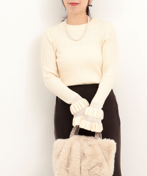 fredy couleur（フレディクルール）の「袖口フリルリブニット（ニット/セーター・レディース・オフホワイト/チャコールグレー/ブラック・38）」の8枚目の写真