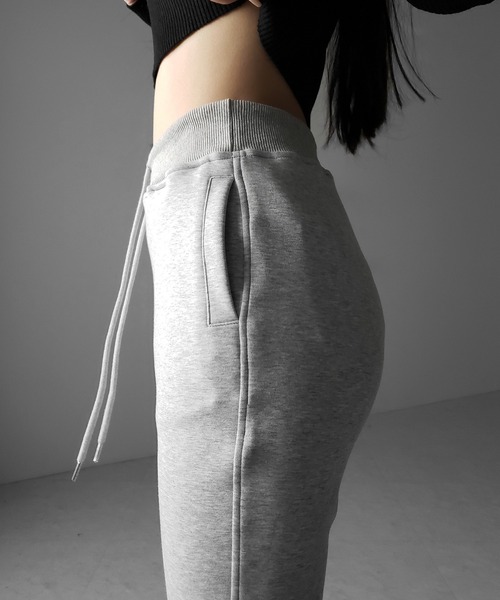 me+em select(ミームセレクト)の「【 2color 】ハイウエストワンホンスウェットフレアパンツ / high waist wanghong sweat flare pants(スウェットパンツ・レディース・グレー/ブラック・FREE)」の4枚目の写真