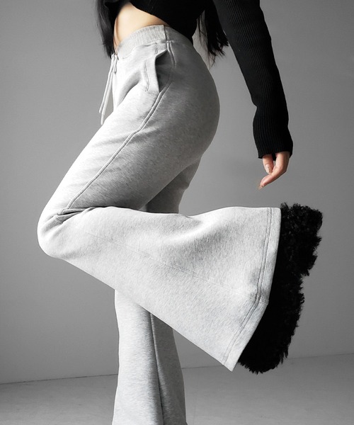 me+em select(ミームセレクト)の「【 2color 】ハイウエストワンホンスウェットフレアパンツ / high waist wanghong sweat flare pants(スウェットパンツ・レディース・グレー/ブラック・FREE)」の7枚目の写真