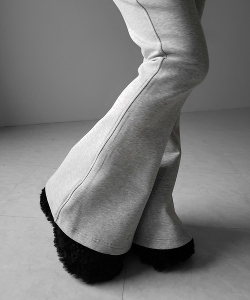 me+em select(ミームセレクト)の「【 2color 】ハイウエストワンホンスウェットフレアパンツ / high waist wanghong sweat flare pants(スウェットパンツ・レディース・グレー/ブラック・FREE)」の6枚目の写真