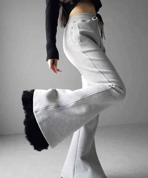 me+em select(ミームセレクト)の「【 2color 】ハイウエストワンホンスウェットフレアパンツ / high waist wanghong sweat flare pants(スウェットパンツ・レディース・グレー/ブラック・FREE)」の13枚目の写真