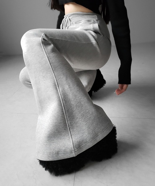 me+em select(ミームセレクト)の「【 2color 】ハイウエストワンホンスウェットフレアパンツ / high waist wanghong sweat flare pants(スウェットパンツ・レディース・グレー/ブラック・FREE)」の14枚目の写真