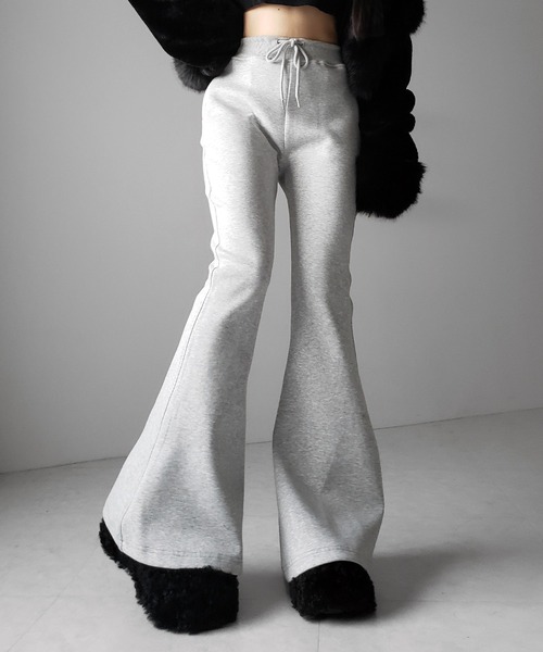 me+em select(ミームセレクト)の「【 2color 】ハイウエストワンホンスウェットフレアパンツ / high waist wanghong sweat flare pants(スウェットパンツ・レディース・グレー/ブラック・FREE)」の11枚目の写真