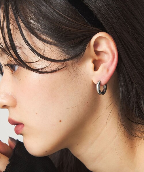 green label relaxing（グリーンレーベルリラクシング）の「【WEB限定】フープピアス（ピアス（両耳用）・レディース・シルバー/ゴールド・FREE）」の2枚目の写真