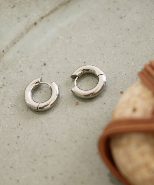 green label relaxing（グリーンレーベルリラクシング）の「【WEB限定】フープピアス（ピアス（両耳用）・レディース・シルバー/ゴールド・FREE）」の3枚目の写真
