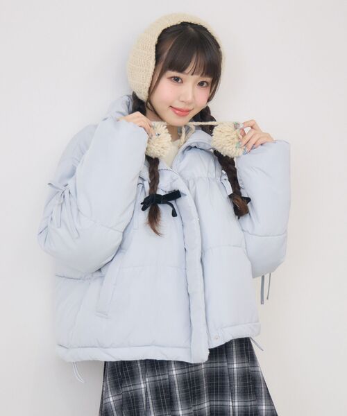 ems excite(エムズエキサイト)の「メニーリボン中綿BZ(ダウンジャケット/コート・レディース・ブラック/ナチュラル/ブルー・FREE)」の4枚目の写真