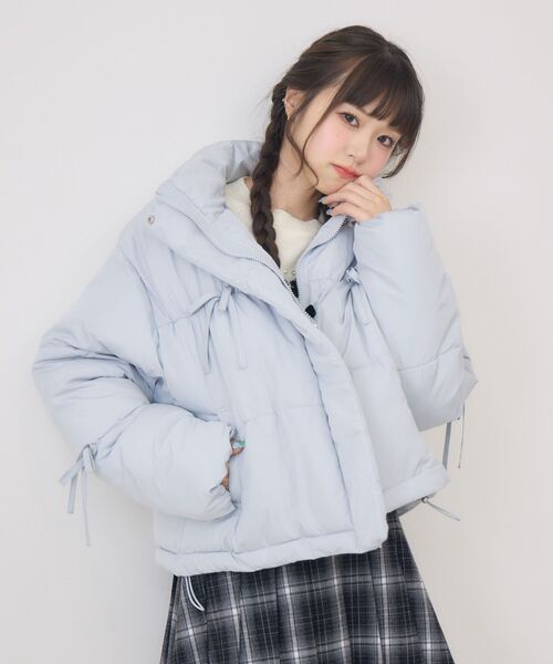 ems excite(エムズエキサイト)の「メニーリボン中綿BZ(ダウンジャケット/コート・レディース・ブラック/ナチュラル/ブルー・FREE)」の11枚目の写真