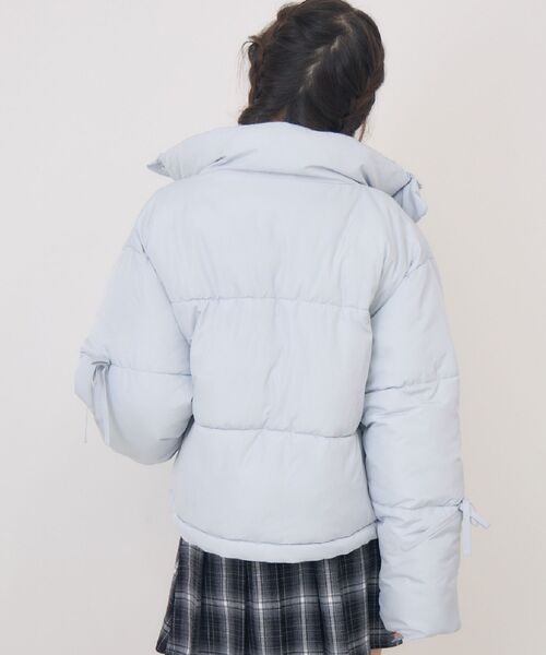 ems excite(エムズエキサイト)の「メニーリボン中綿BZ(ダウンジャケット/コート・レディース・ブラック/ナチュラル/ブルー・FREE)」の13枚目の写真