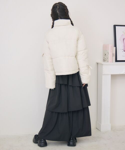 ems excite(エムズエキサイト)の「メニーリボン中綿BZ(ダウンジャケット/コート・レディース・ブラック/ナチュラル/ブルー・FREE)」の17枚目の写真