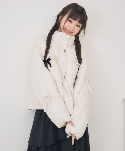 ems excite(エムズエキサイト)の「メニーリボン中綿BZ(ダウンジャケット/コート・レディース・ブラック/ナチュラル/ブルー・FREE)」の20枚目の写真