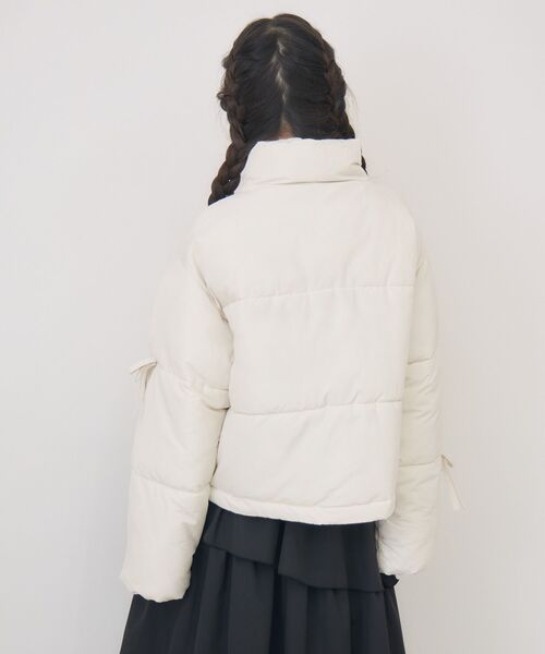 ems excite(エムズエキサイト)の「メニーリボン中綿BZ(ダウンジャケット/コート・レディース・ブラック/ナチュラル/ブルー・FREE)」の22枚目の写真