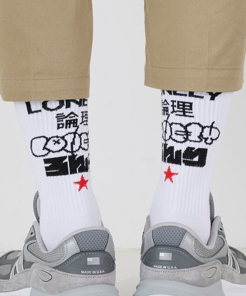 LONELY/論理(ロンリー)の「LONELY(論理)/ロンリー POP ART SOCKS バックプリント クルーソックス(ソックス/靴下・メンズ・ホワイト/ブラック・FREE)」の1枚目の写真