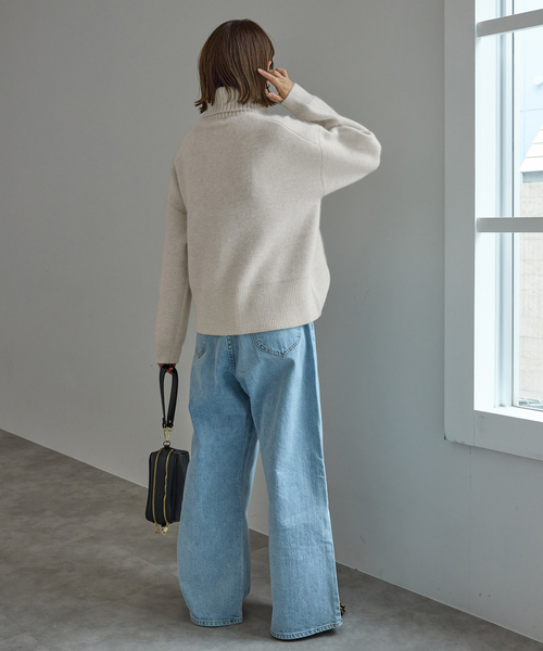 SLOBE IENA（スローブイエナ）の「《追加》ウォッシャブルファーリーダブルフェイスタートルニット（ニット/セーター・レディース・サックスブルー/アイボリー/ネイビー・FREE）」の9枚目の写真