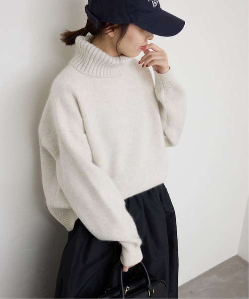 SLOBE IENA（スローブイエナ）の「《追加》ウォッシャブルファーリーダブルフェイスタートルニット（ニット/セーター・レディース・サックスブルー/アイボリー/ネイビー・FREE）」の17枚目の写真