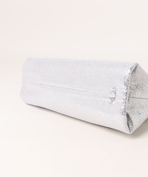 STELLA McCARTNEY（ステラマッカートニー）の「Falabella Drawstring Crossbody Bag / ファラベラ ドローストリング クロスボディバッグ（ショルダーバッグ・レディース・シルバー・ONE SIZE）」の4枚目の写真