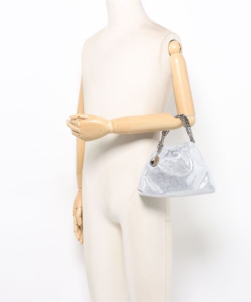 STELLA McCARTNEY（ステラマッカートニー）の「Falabella Drawstring Crossbody Bag / ファラベラ ドローストリング クロスボディバッグ（ショルダーバッグ・レディース・シルバー・ONE SIZE）」の6枚目の写真
