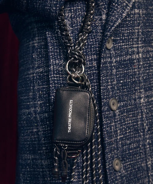 THEATRE PRODUCTS（シアタープロダクツ）の「《UNISEX》【THEATRE PRODUCTS】Collaboration With Charm Shoulder Leather Back/シアタープロダクツコラボレーションチャームレザーバック【MAISON SPECIAL/メゾンスペシャル】（エコバッグ/サブバッグ・メンズ・ブラック/シルバー・FREE）」の5枚目の写真