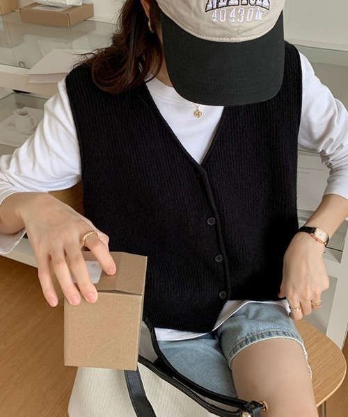 Miniministore（ミニミニストア）の「リブニットベスト前開きニットジレVネック（ベスト・レディース・マスタード/ライトベージュ/ダークベージュ/アイボリー/ブラック・FREE）」の13枚目の写真