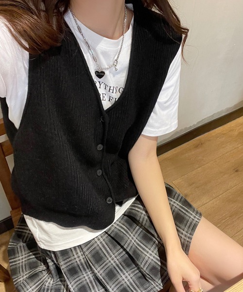 Miniministore（ミニミニストア）の「リブニットベスト前開きニットジレVネック（ベスト・レディース・マスタード/ライトベージュ/ダークベージュ/アイボリー/ブラック・FREE）」の14枚目の写真