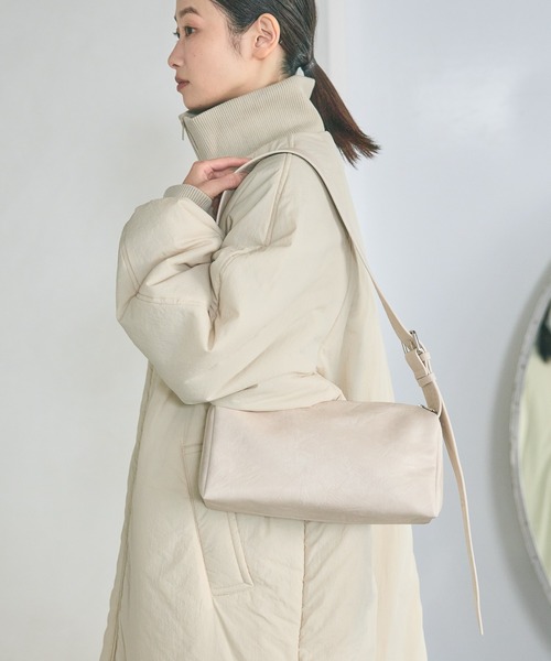 LAKOLE（ラコレ）の「フェイクレザースクエアショルダーバッグ / 633373（ショルダーバッグ・レディース・ライトブラウン/オフホワイト/ブラック・FREE）」の2枚目の写真