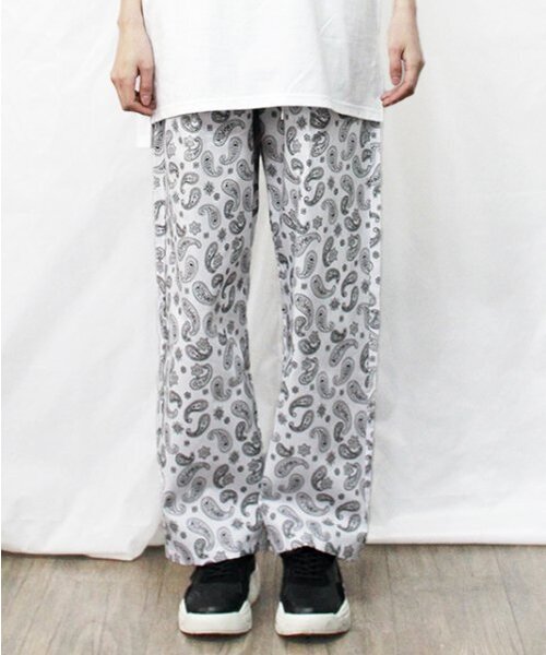 ストレートフィットペイズリー柄ワイドパンツホワイト
