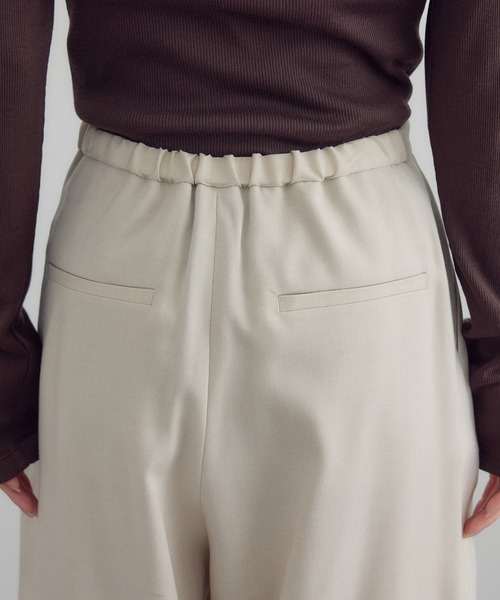 SALON adam et rope'(サロン アダム エ ロペ)の「トレビラツイルカービーパンツ(その他パンツ・レディース・ベージュ/ブラック・M/S)」の15枚目の写真