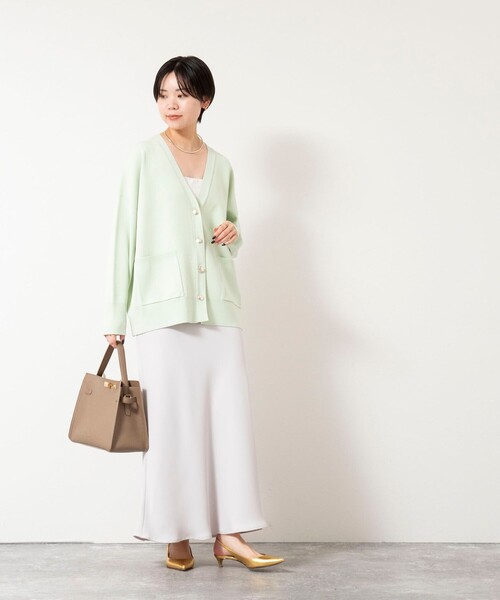 NOLLEY’S Sophi（ノーリーズソフィ）の「【一部WEB限定カラー】《手洗い可能》スムース編みVネックカーディガン（カーディガン/ボレロ・レディース・ミント/サックスブルー/ダークネイビー/クリーム・38）」の5枚目の写真