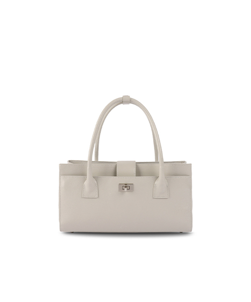 APOA.(アポア)の「オブロンバッグ_2カラー(ショルダーバッグ・レディース・Off White・FREE)」の1枚目の写真
