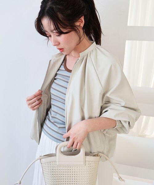 le.coeur blanc(ルクールブラン)の「《WEB限定アイテム》バルーンデザインノーカラーブルゾン(ブルゾン・レディース・チャコールグレー/カーキオリーブ/ベージュ/グレイッシュベージュ・38)」の4枚目の写真
