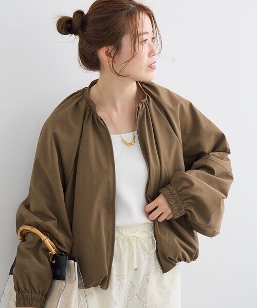 le.coeur blanc(ルクールブラン)の「《WEB限定アイテム》バルーンデザインノーカラーブルゾン(ブルゾン・レディース・チャコールグレー/カーキオリーブ/ベージュ/グレイッシュベージュ・38)」の6枚目の写真