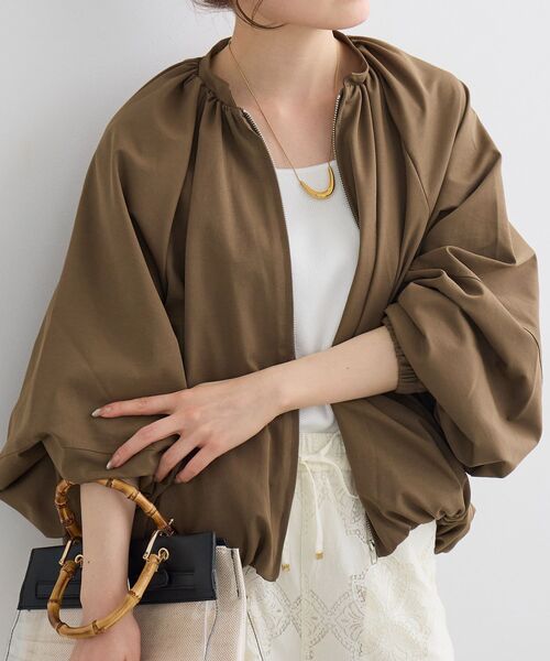 le.coeur blanc(ルクールブラン)の「《WEB限定アイテム》バルーンデザインノーカラーブルゾン(ブルゾン・レディース・チャコールグレー/カーキオリーブ/ベージュ/グレイッシュベージュ・38)」の8枚目の写真