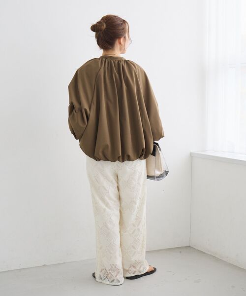 le.coeur blanc(ルクールブラン)の「《WEB限定アイテム》バルーンデザインノーカラーブルゾン(ブルゾン・レディース・チャコールグレー/カーキオリーブ/ベージュ/グレイッシュベージュ・38)」の13枚目の写真