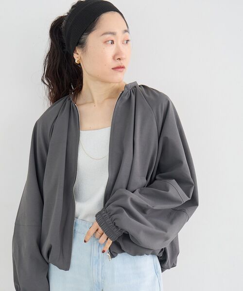 le.coeur blanc(ルクールブラン)の「《WEB限定アイテム》バルーンデザインノーカラーブルゾン(ブルゾン・レディース・チャコールグレー/カーキオリーブ/ベージュ/グレイッシュベージュ・38)」の21枚目の写真
