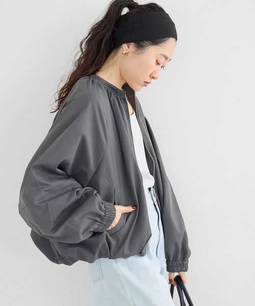 le.coeur blanc(ルクールブラン)の「《WEB限定アイテム》バルーンデザインノーカラーブルゾン(ブルゾン・レディース・チャコールグレー/カーキオリーブ/ベージュ/グレイッシュベージュ・38)」の22枚目の写真
