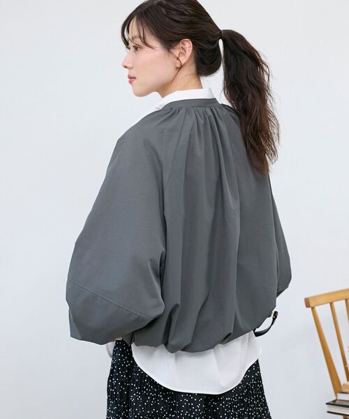 le.coeur blanc（ルクールブラン）の「《WEB限定アイテム》バルーンデザインノーカラーブルゾン（ブルゾン・レディース・チャコールグレー/カーキオリーブ/ベージュ・38）」の5枚目の写真