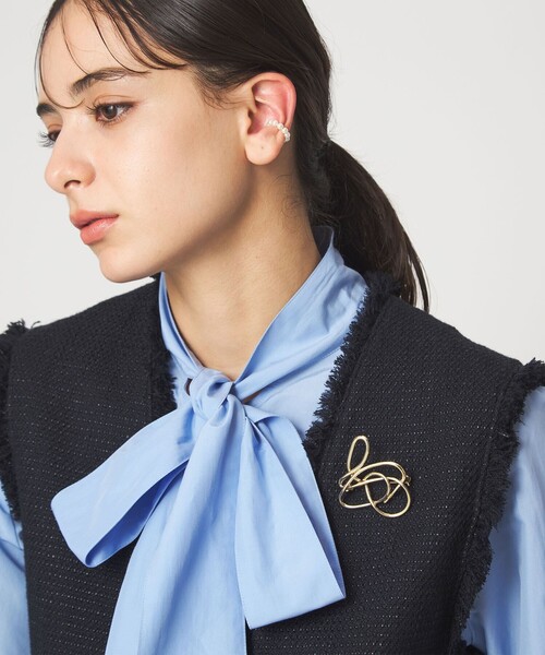 green label relaxing(グリーンレーベルリラクシング)の「ニュアンスライン ブローチ(ブローチ/コサージュ・レディース・ゴールド/シルバー・FREE)」の3枚目の写真