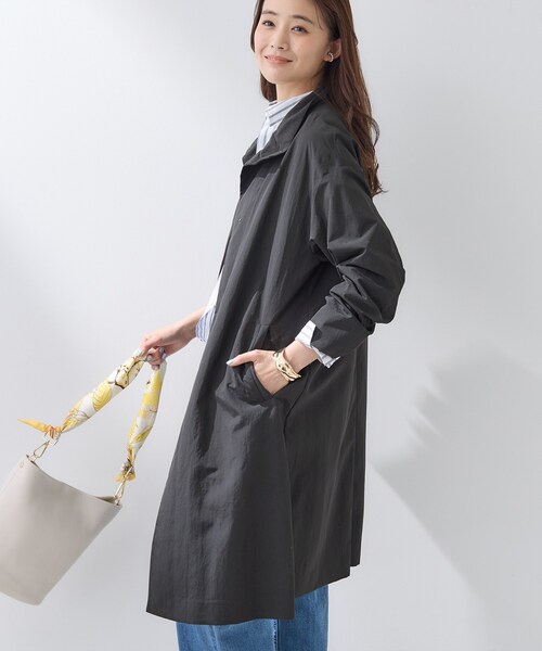 INDIVI（インディヴィ）の「【撥水／軽量】ミニマル スタンドカラーコート（その他アウター・レディース・ブラック/ベージュ/スモーキーグリーン系・40/38/36/15 /13/05/19）」の6枚目の写真