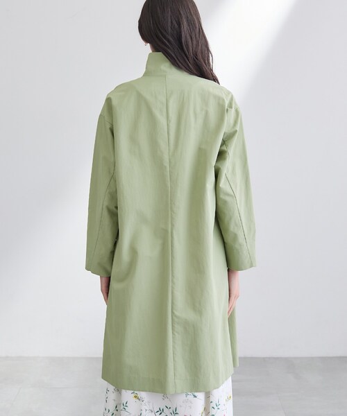 INDIVI（インディヴィ）の「【撥水／軽量】ミニマル スタンドカラーコート（その他アウター・レディース・ブラック/ベージュ/スモーキーグリーン系・40/38/36/15 /13/05/19）」の19枚目の写真