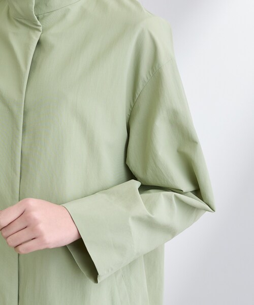 INDIVI（インディヴィ）の「【撥水／軽量】ミニマル スタンドカラーコート（その他アウター・レディース・ブラック/ベージュ/スモーキーグリーン系・40/38/36/15 /13/05/19）」の21枚目の写真