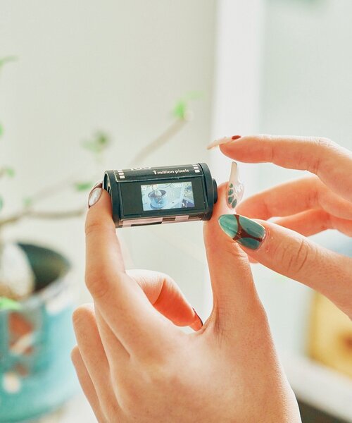 BIRTHDAY BAR(バースデイバー)の「Opt! Neo Film100 フィルム型デジタルカメラ(カメラ/カメラグッズ・レディース・ホワイト/ベージュ/ブラック・0)」の7枚目の写真