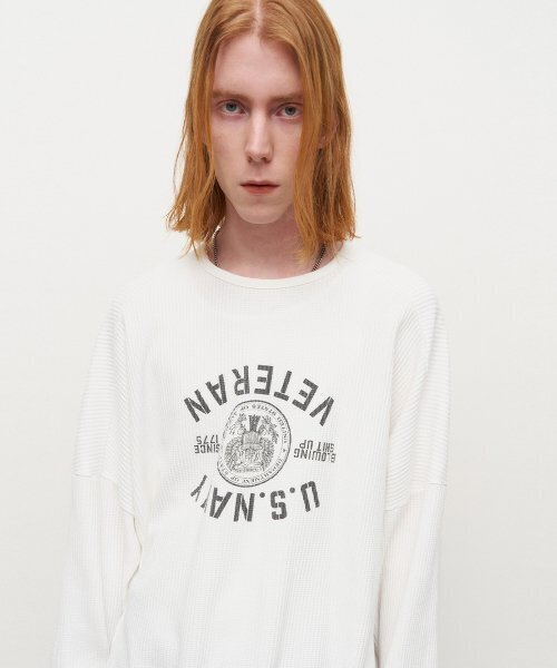 FROM ARLES(フロムアルル)の「クラシックフィット80Sヴィンテージロングスリーブ / USネイビー(Tシャツ/カットソー・メンズ・ホワイト・L/M)」の1枚目の写真