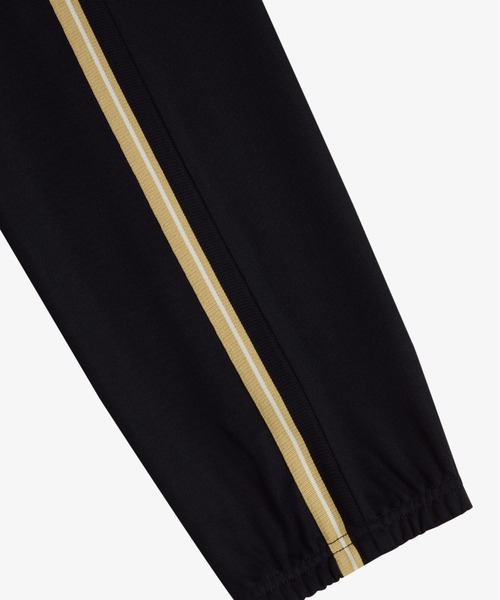 FRED PERRY(フレッドペリー)の「先行予約受付中/Stripe Tape Track Pants/ストライプテープトラックパンツ(その他パンツ・メンズ・ブラック・S/M/L)」の7枚目の写真