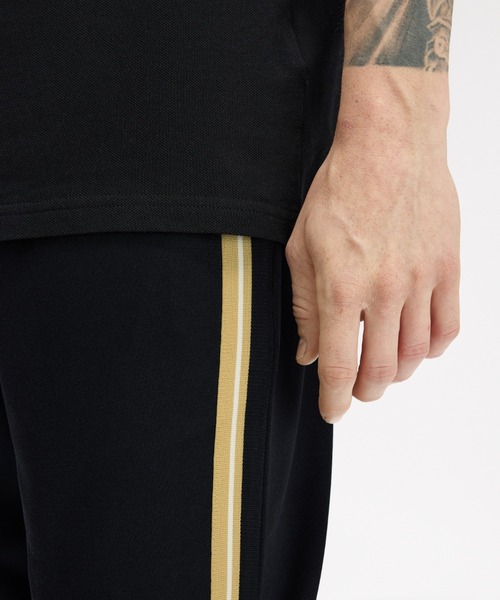 FRED PERRY(フレッドペリー)の「先行予約受付中/Stripe Tape Track Pants/ストライプテープトラックパンツ(その他パンツ・メンズ・ブラック・S/M/L)」の2枚目の写真
