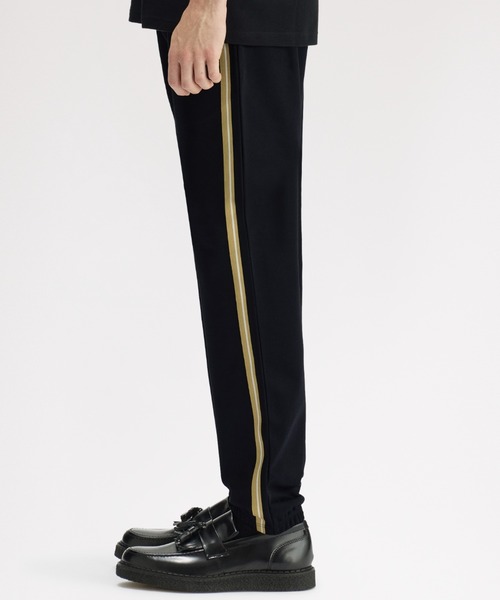 FRED PERRY(フレッドペリー)の「先行予約受付中/Stripe Tape Track Pants/ストライプテープトラックパンツ(その他パンツ・メンズ・ブラック・S/M/L)」の3枚目の写真