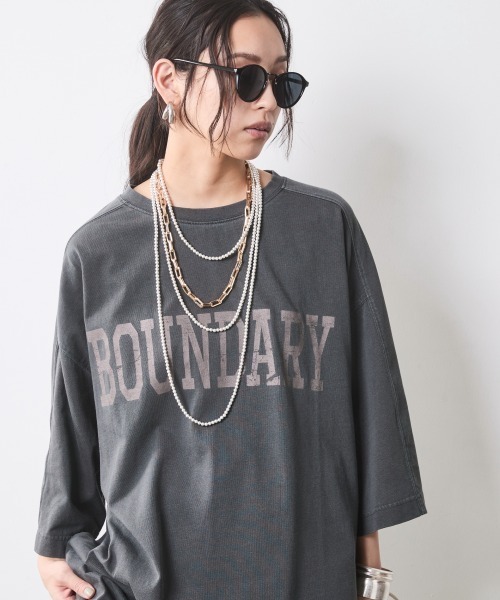 CHIC STYLE(シックスタイル)の「綿100%ロゴプリントチュニックTシャツ<大きいサイズ有>シックスタイル(その他トップス・レディース・チャコール/モカ・5L/4L/3L/LL/L/M)」の1枚目の写真