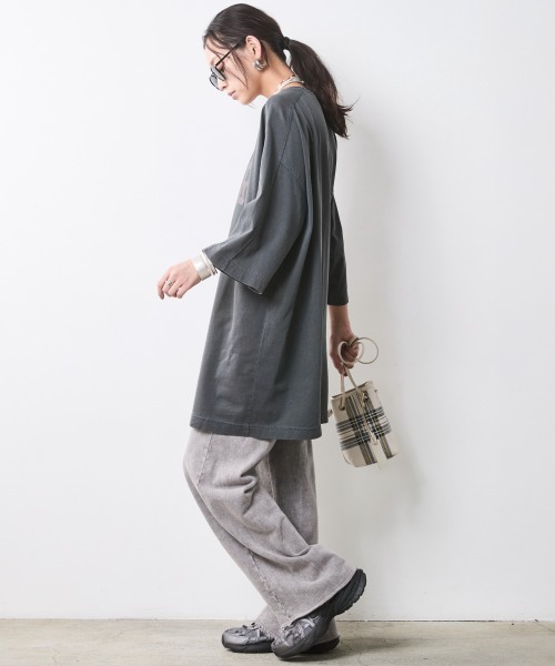 CHIC STYLE(シックスタイル)の「綿100%ロゴプリントチュニックTシャツ<大きいサイズ有>シックスタイル(その他トップス・レディース・チャコール/モカ・5L/4L/3L/LL/L/M)」の10枚目の写真