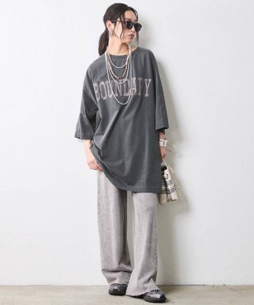 CHIC STYLE(シックスタイル)の「綿100%ロゴプリントチュニックTシャツ<大きいサイズ有>シックスタイル(その他トップス・レディース・チャコール/モカ・5L/4L/3L/LL/L/M)」の3枚目の写真