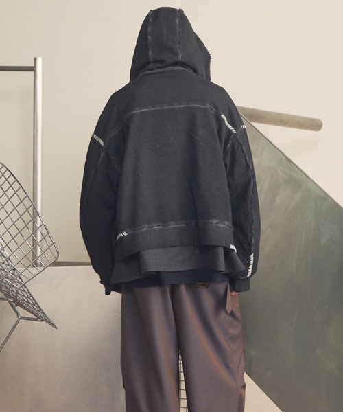 MAISON SPECIAL(メゾンスペシャル)の「《UNISEX》Over-Dye Embroidery Prime-Over Sweat Zip Hoodie/オーバーダイエンブロイダリースウェットプライムオーバーZIPパーカー【MAISON SPECIAL/メゾンスペシャル】(パーカー・メンズ・ブラック/グレイッシュベージュ/カーキ・0/1/2)」の18枚目の写真